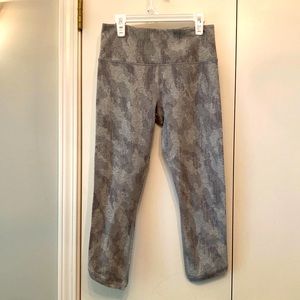 Athleta gray print size small crop leggings